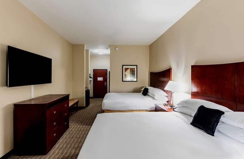Mineral Wells Hotel | Mineral Wells Getaway at Red Lion Inn & Suites Mineral Wells! Free Breakfast!