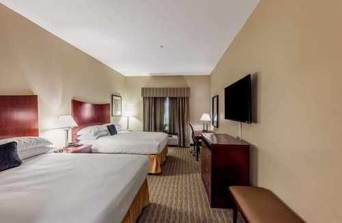 Mineral Wells Hotel | Mineral Wells Getaway at Red Lion Inn & Suites Mineral Wells! Free Breakfast!