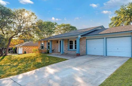 West San Antonio House | Mini Golf, Arcade & Fire Pit! San Antonio Home