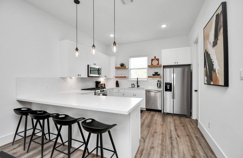 OST - South Union House | MINI GOLF, BBQ Grill, Mins to Downtown HTX Luxe Escape at Med Center & NRG