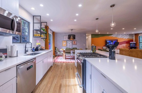 Walnut Grove House | Mini Golf | Movie Theater | 2 King Beds | Arcade