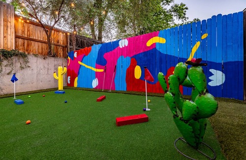 Walnut Grove House | Mini Golf | Movie Theater | 2 King Beds | Arcade