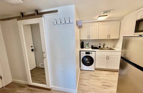 Aurora Apartment | Minimalist Private Suite with Yard Near UC Health & Anschutz