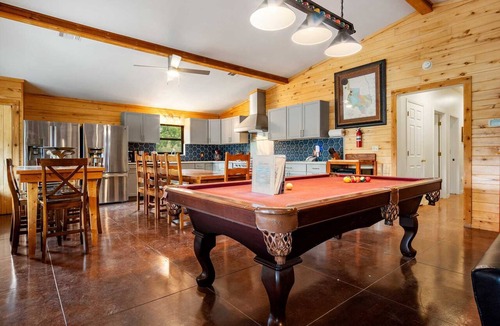 Leakey Cabin | Miracle Springs Ranch Lodge