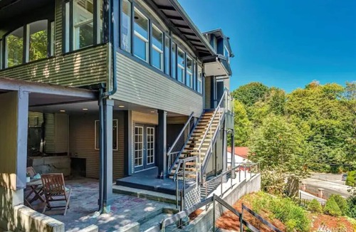 Delridge House | Moden West Seattle House in the Trees