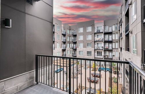 Jewell Heights - Hoffman Heights Apartment | Modern 1B1B near DIA and Anschutz