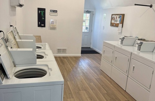 Plainview Cabin | Modern 2 bed cabin 2 miles from Lake Nimrod and within 30 mins of 4 state parks