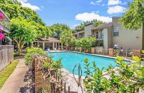 Westchase Condo | Modern 2-bedroom unit with AC/Patio Near Galleria