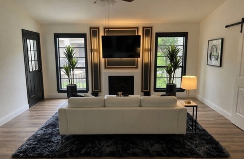Westchase Condo | Modern 2-bedroom unit with AC/Patio Near Galleria