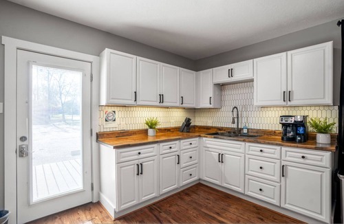 Greater East End Apartment | Modern 2BR Home With King Beds Near Downtown
