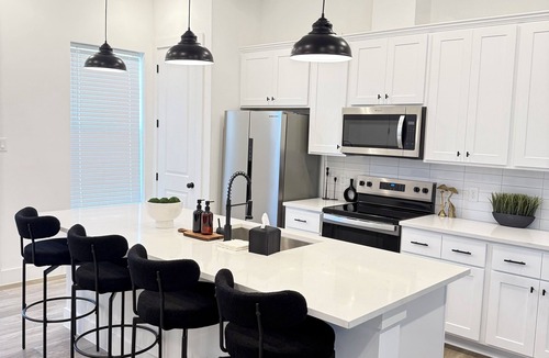 Northside House | Modern 2BR Retreat - Fast WiFi, AC & Prime Houston Location