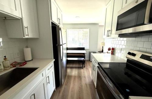 Dunlap Apartment | Modern 2BR Retreat near Light Rail, Seward Park 52