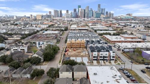 East Downtown Houston House | Modern 3-Story Townhome w Pool Table, Sleeps 10 Near Stadiums