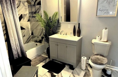 Mid City North House | Modern 3BR/2BA Home Near LSU Fast WiFi Sleeps 6 DT Baton Rouge