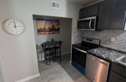 University City House | Modern 3BR Getaway Near STL Attractions – Family-Friendly Comfort!