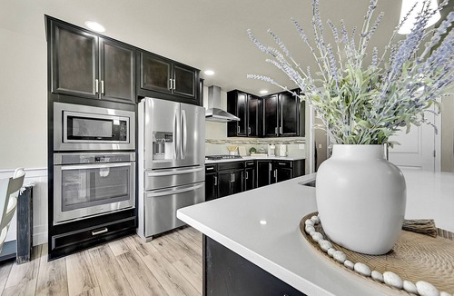 Evans House | Modern 5BR/3BA Luxury Home,Movie Nights & Comfort