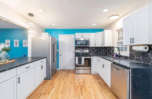 West Omaha House | Modern 6BR Millard, 3 King Suites, Workspace, W/D, Pet-Friendly, 940 Mbps