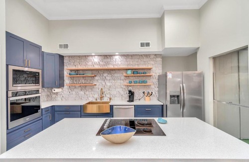 Clodine House | Modern Accessible Houston Gem Jacuzzi & Air Hockey 6Beds