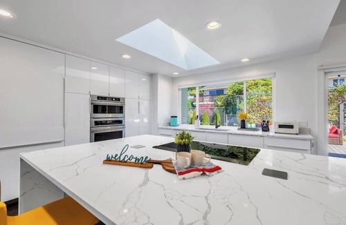 Sammamish House | Modern and Relaxing Lake Sammamish View House