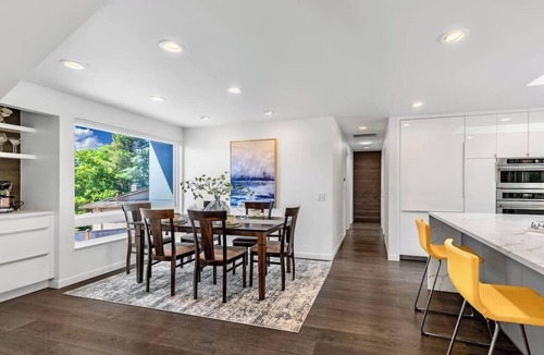 Sammamish House | Modern and Relaxing Lake Sammamish View House