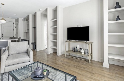 Kessler Apartment | Modern Apartment in Prime Location (ID1214X444)