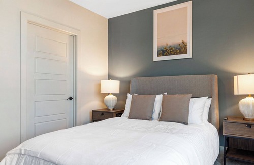 Kessler Apartment | Modern Apartment in Prime Location (ID8282X55)
