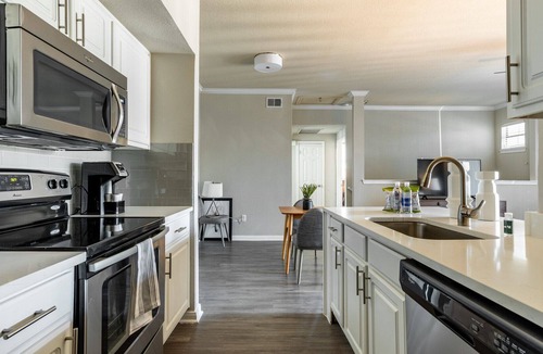 Fort Worth Apartment | Modern Apartment in Prime Location (ID8656X94)