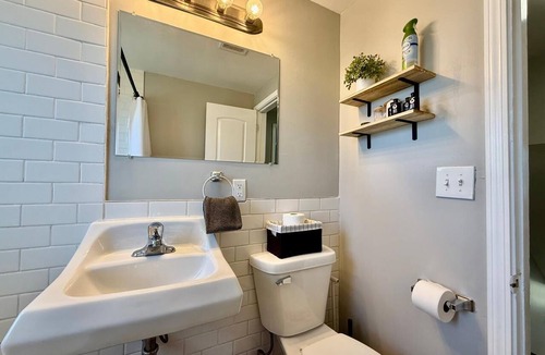 Joslyn Castle Apartment | Modern Apartment Steps from Blackstone & Dundee