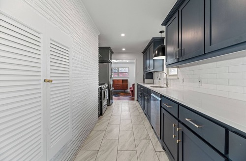 Buckner Terrace - Everglade Park House | Modern Art House: 3-Bedroom Home Private Pool!