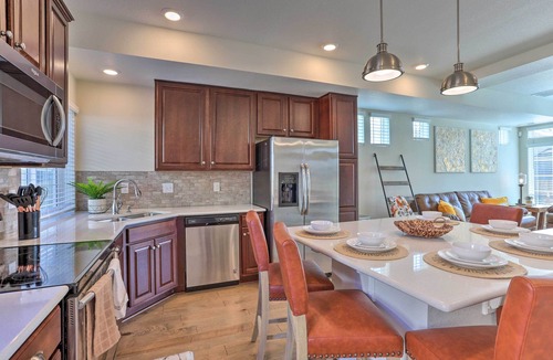 Aurora House | Modern Aurora Getaway: 22 Mi to Downtown Denver