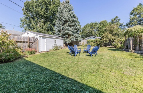Champaign House | Modern Bungalow: spacious 3BR home near downtown Champaign & campus