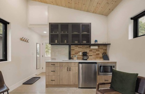 Grant Cabin | Modern Cabin Studio, Peaceful Nature Retreat