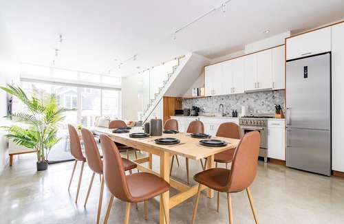 Broadway House | Modern Cap Hill Townhouse w/Rooftop Deck