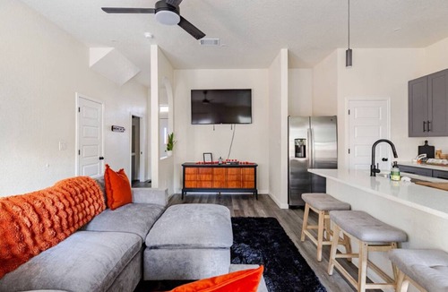 Denver Heights House | Modern comfort in the heart of the city