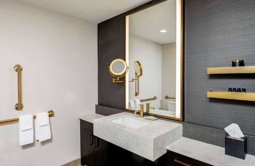 Court Avenue Entertainment District Hotel | Modern Comfort Meets Historic Charm Near Wells Fargo Arena and Convention Ctr