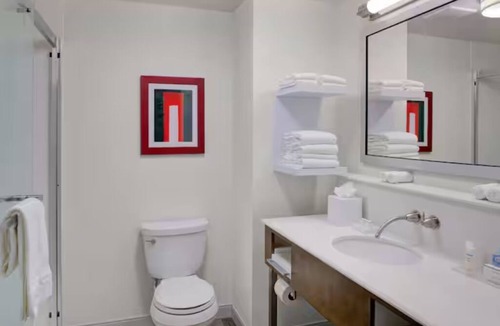 Columbus Hotel | Modern Comforts | Free Breakfast & WiFi | Columbus Scenic Stay | Near Scotio Dow