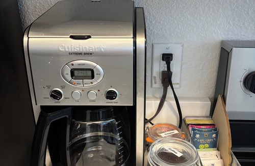 Central Arlington Condo | Modern Condo, 6 Mins to Stadium, Sleeps 6