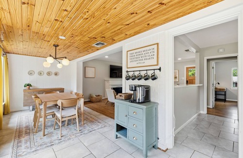 Central Arlington House | Modern & Cozy 3BR near UTA/AT&T