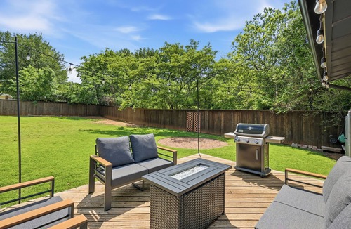 Central Arlington House | Modern & Cozy 3BR near UTA/AT&T
