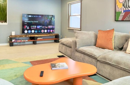 Sioux Falls House | Modern Cozy Brown House | Stylish Stay Near Downtown