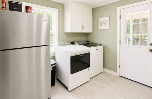 El Dorado Cottage | Modern Cozy Cottage Minutes to Lake & Downtown