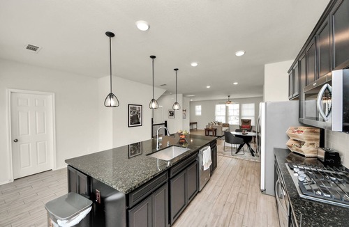 Woodlake - Briar Meadow House | Modern Cozy Home Houston Galleria NRG 4BR/3.5BA