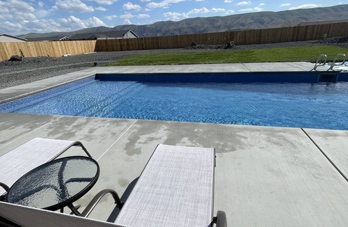 Desert Aire House | Modern desert retreat with heated/cooled pool - 2.5 hrs away from Seattle