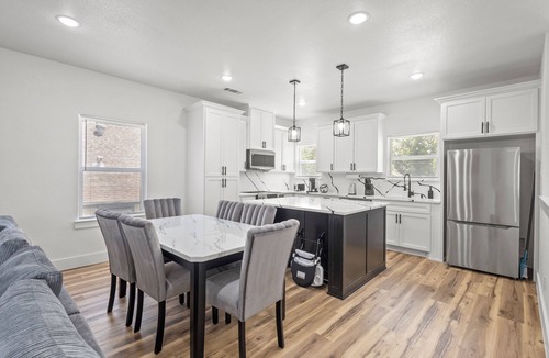 Fort Worth House | Modern Duplex w/EV Charger Near TCU, ATT Stadium & Downtown
