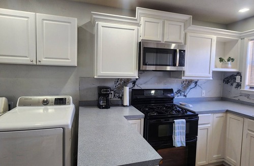 Odessa House | Modern & Elegant 3‑Bedroom Zend home — Close to Everything in Odessa