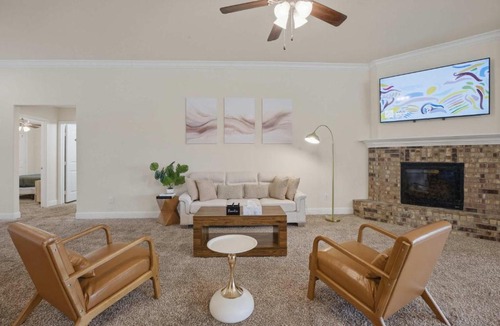 Midland House | Modern Executive Queen Room R4 Work-Friendly