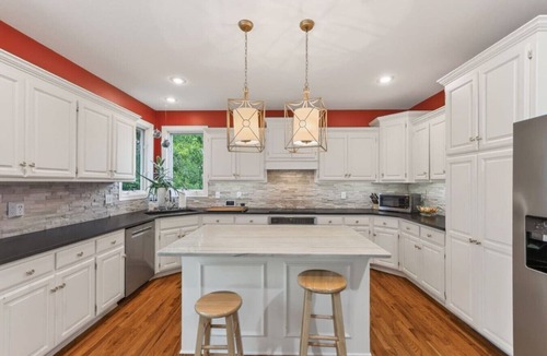 Waldron House | Modern Family-Friendly Retreat Near Downtown KC