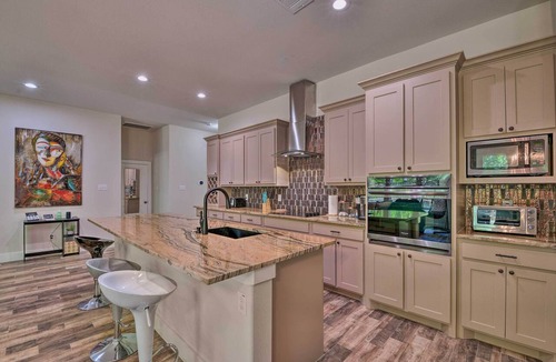 South Arlington Cottage | Modern Family Home Near At&t Stadium & More!