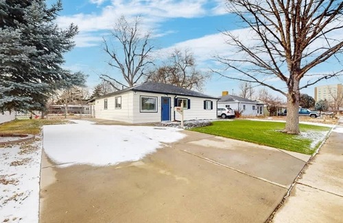 Jewell Heights - Hoffman Heights House | Modern Family Home with Three King Beds Near VA & Anschutz