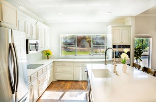 Aubrey House | Modern Farmhouse on 7 acres w/pool, hot tub. Access Denton, pilot point, Celina,